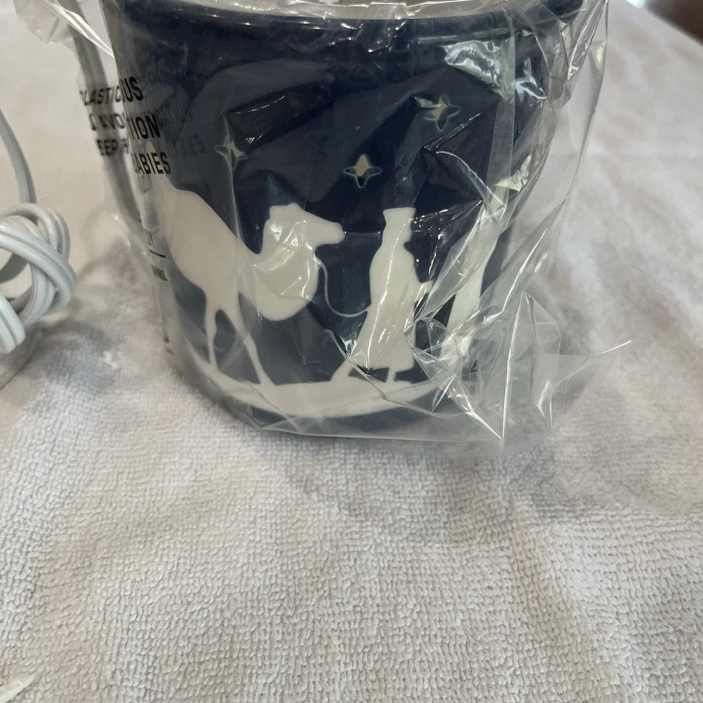 Scentsy Full Size Warmer Silent Night Nativity Holiday Collection Christmas‎ Wax